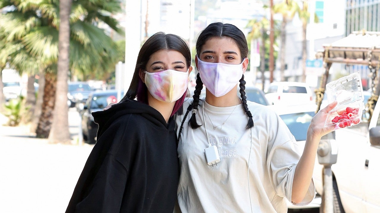 Charli And Dixie D Amelio Entertainment Tonight May 1, 2004) is an american social media personality and dancer. charli and dixie d amelio