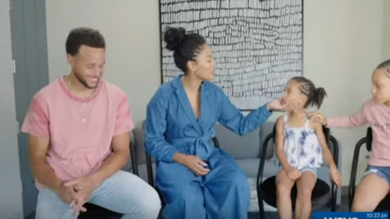 Steph Ayesha Curry Have Endearing Chat About Politics With Daughters Riley Ryan During 2020 Dnc Entertainment Tonight