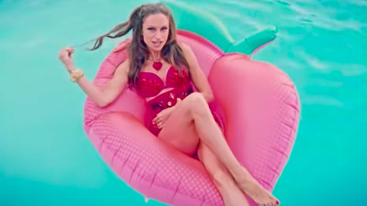 Lauren Hashian Releases New 'Ride the Wave' Music Video Featuring