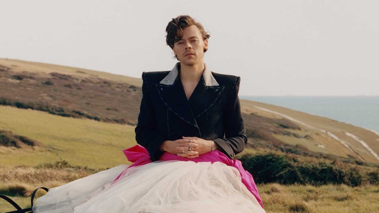 Harry Styles Makes History as 'Vogue's' First-Ever Solo ...