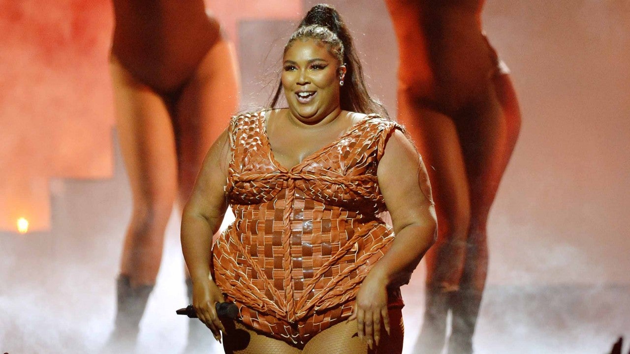 Lizzo Bares All in Unedited Photo for Dove's Empowering 'Selfie Talk' Campaign - Vimarsana News