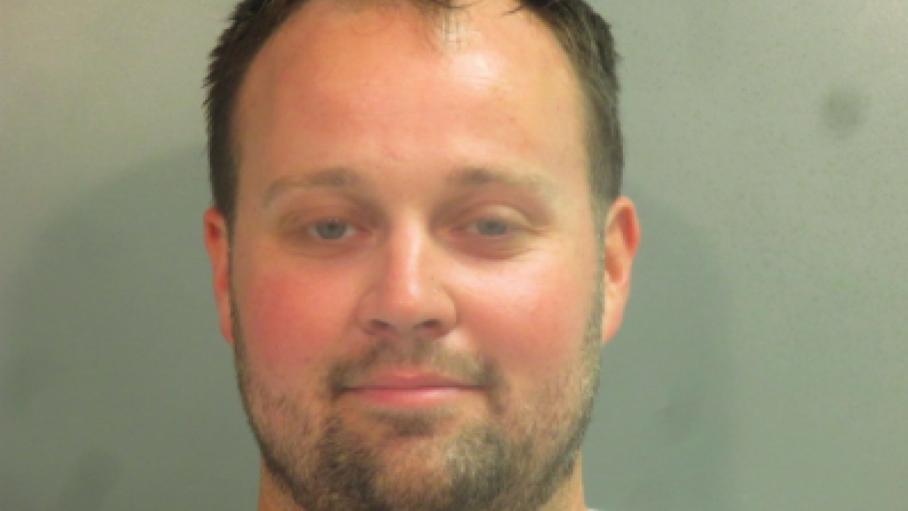Josh Duggar Arrested in Arkansas | Entertainment Tonight - Vimarsana News
