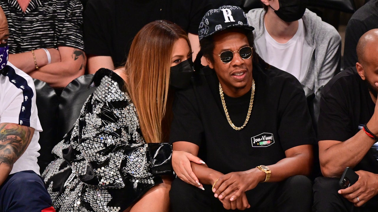 Beyoncé JAY-Z Cozy Up During Courtside Date Night Brooklyn Nets Game | Entertainment Tonight