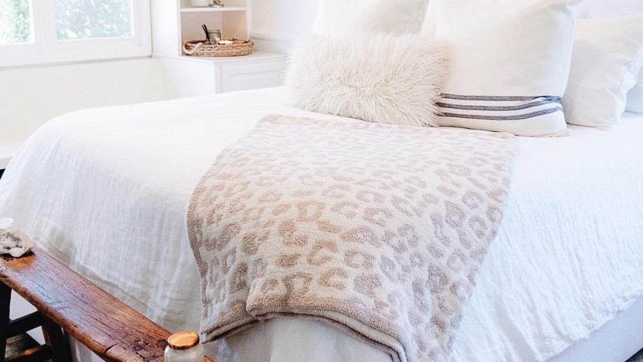 Nordstrom Anniversary Sale 2022: Best Deals on Celeb-Favorite Barefoot Dreams Blankets and Pajamas - Vimarsana News