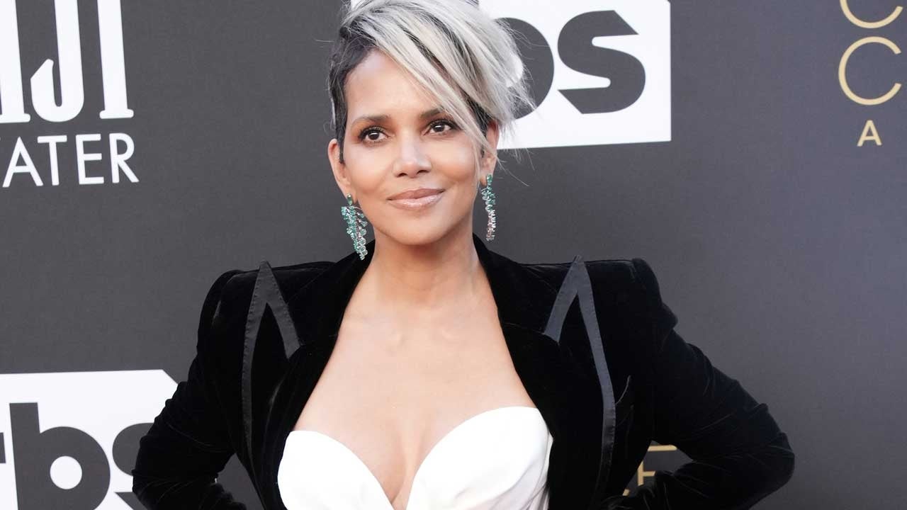 Halle Berry Delivers Impassioned Call for Representation With Inspiring  Speech at 2022 Critics Choice Awards | Entertainment Tonight