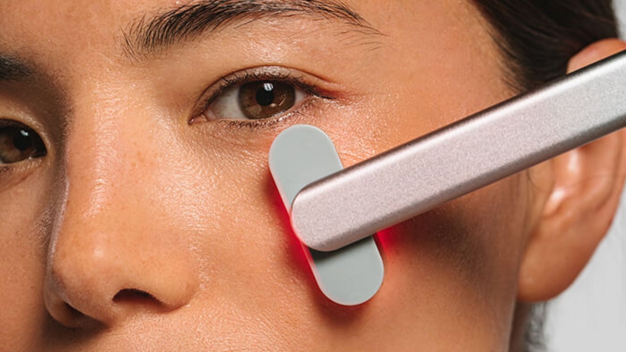 The SolaWave Red Light Skincare Wand Is on Sale for Mother's Day 2022 - Vimarsana News