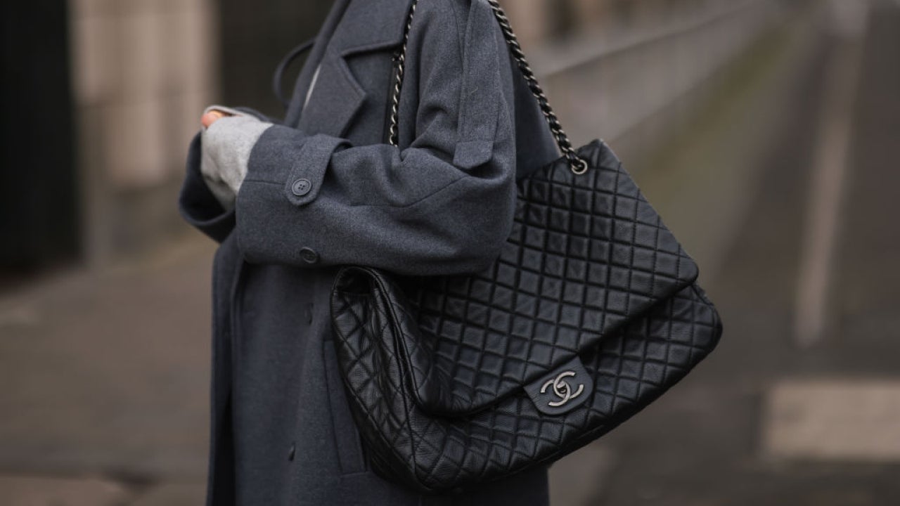 supplere surfing Tilbageholde Oversized Purses Make a Comeback for Fall: 10 Styles To Shop, Including  Chanel, Loewe, and More | Entertainment Tonight