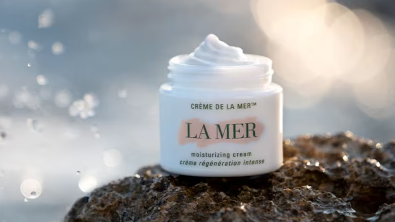 La Mer’s Crème de la Mer Moisturizer Is Practically 50% Off Proper Now