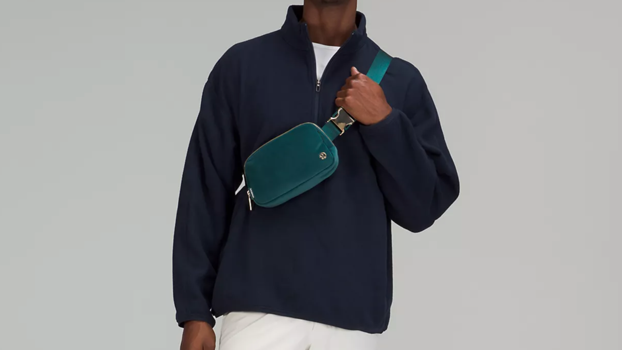 The lululemon Everywhere Belt Bag Is Finally Back In Stock Just in Time for Holiday Gifting - Vimarsana News