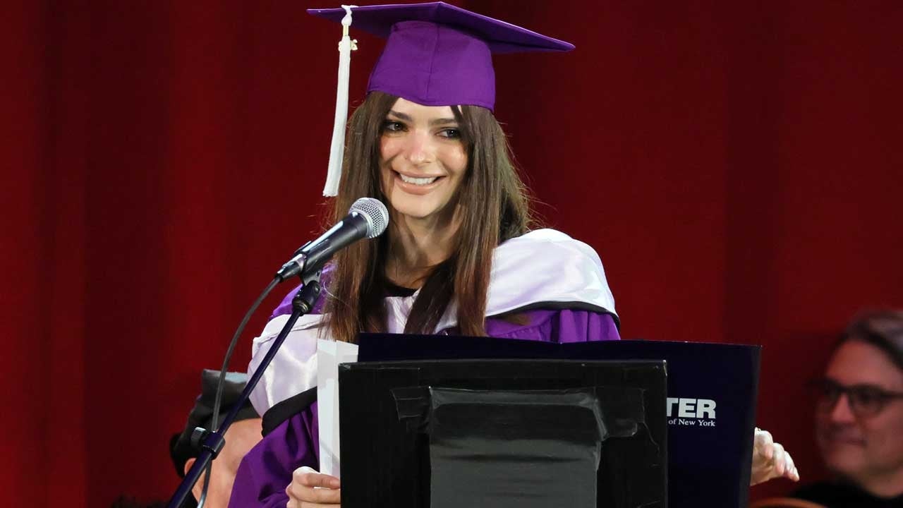 Emily Ratajkowski Delivers Graduation Deal with at Hunter Faculty