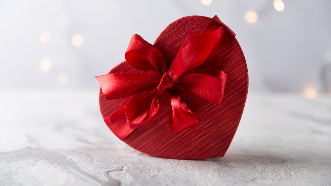 35 Best Valentine's Day Gifts on Amazon 2023: Clothing, Jewelry, Tech, and Home Gift Ideas - Vimarsana News