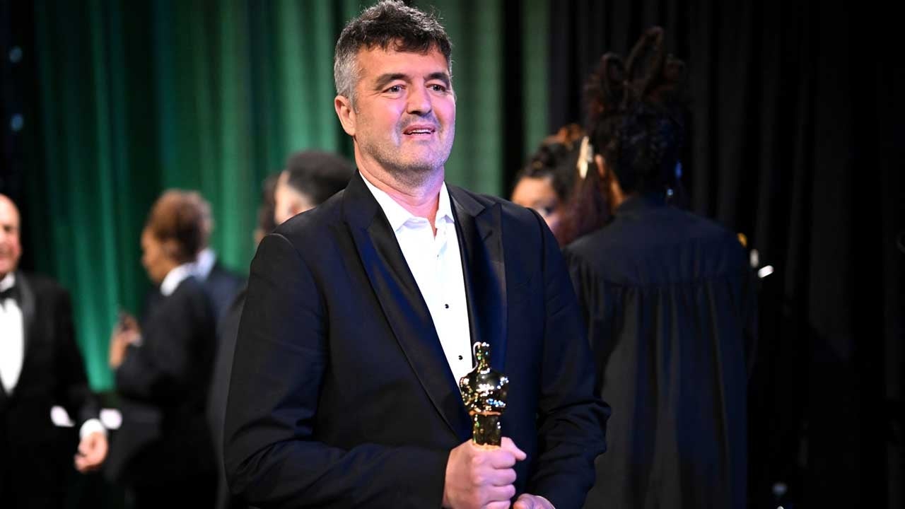 'Avatar' VFX Artist Hospitalized, Went Into Surgery Immediately After Oscars Win - Vimarsana News