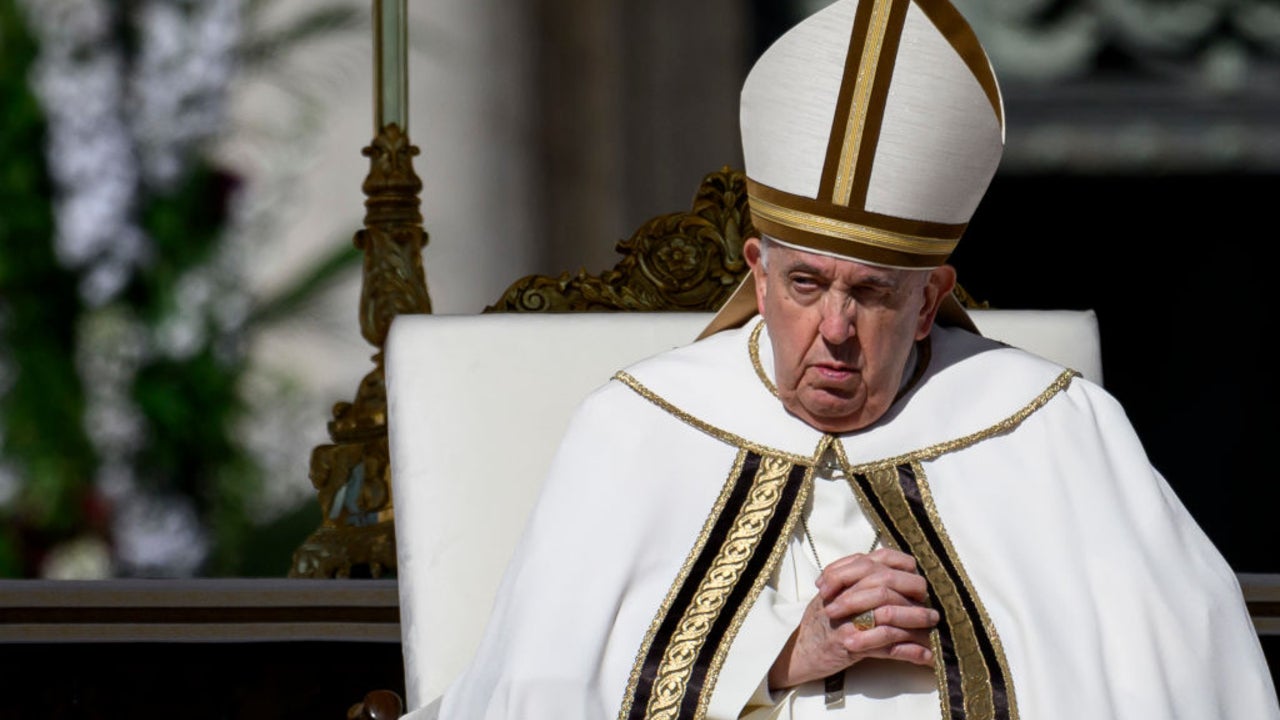 Paus Franciscus spreekt paasgebeden uit na zijn recente ziekenhuisopname