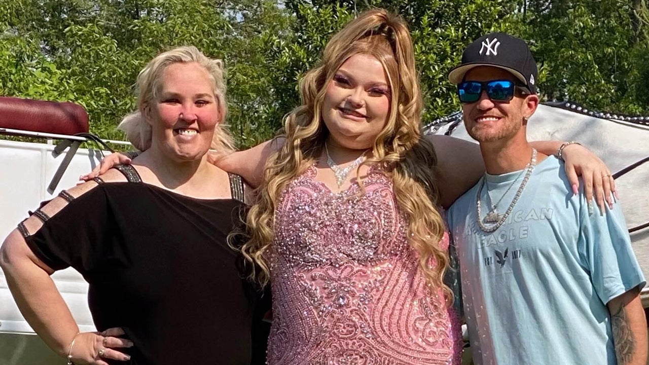 Honey Boo Boo Poses for Prom Pics With Mama June and Boyfriend