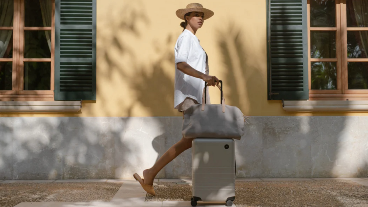 Save On Monos Luggage and Accessories During Its Mother’s Day Sale