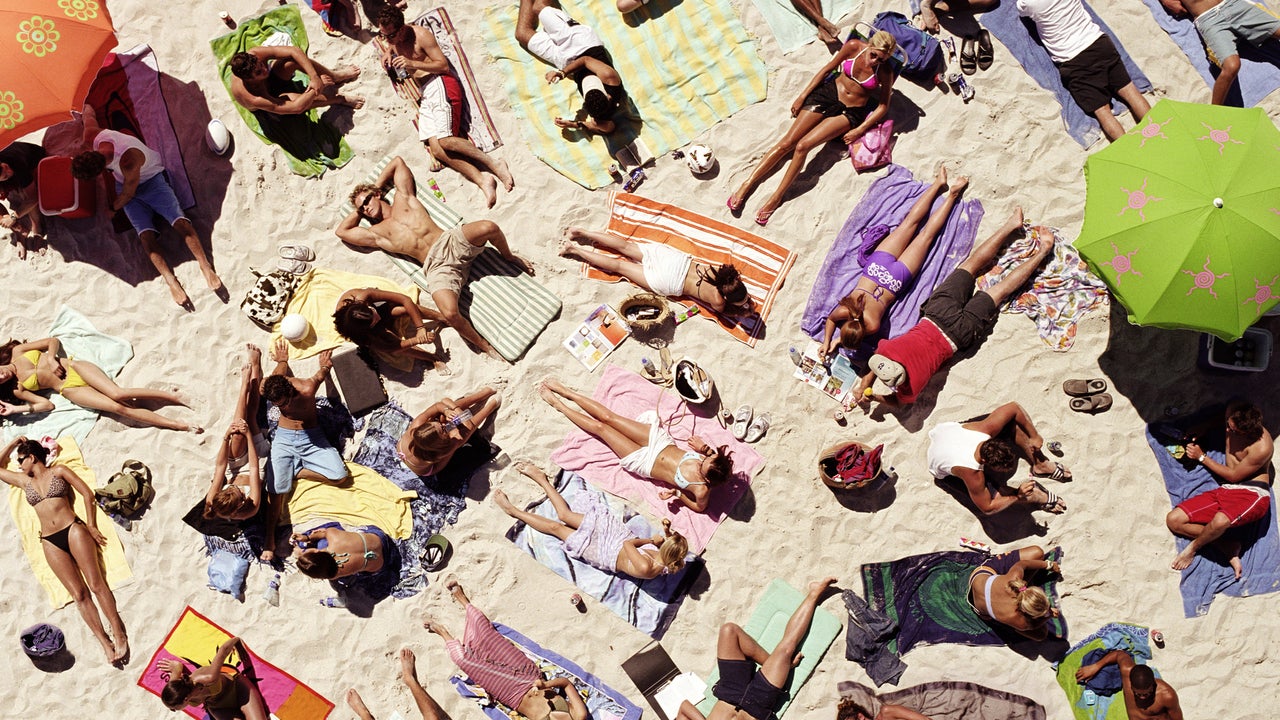 21 Beach Day Essentials You Need for Summer 2023 | Entertainment Tonight - Vimarsana News
