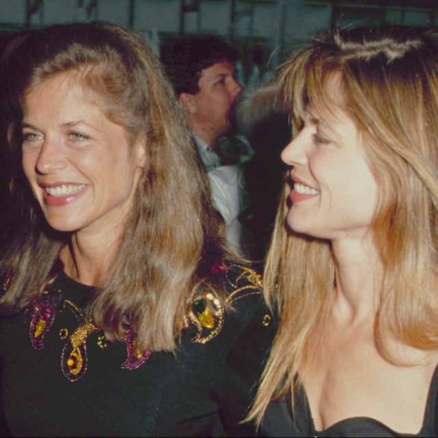 Actress Linda Hamilton and twin sister Leslie Hamilton attending the premiere of 'Terminator 2' on July 1, 1991 at Cineplex Odeon Cinema in Century City, California. 