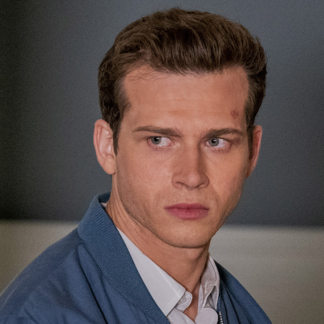 Oliver Stark - Exclusive Interviews, Pictures & More | Entertainment