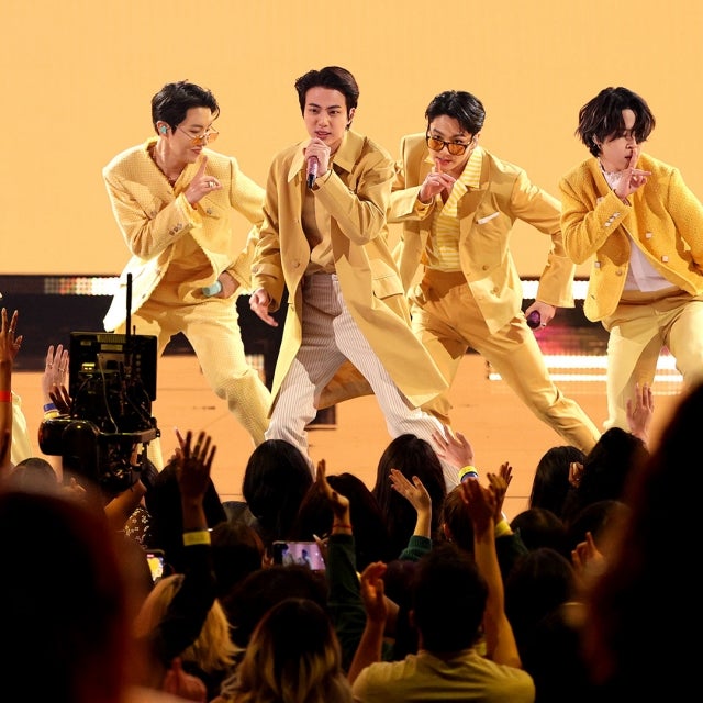 BTS Performs ‘Butter’ to Close Out the 2021 AMAs  