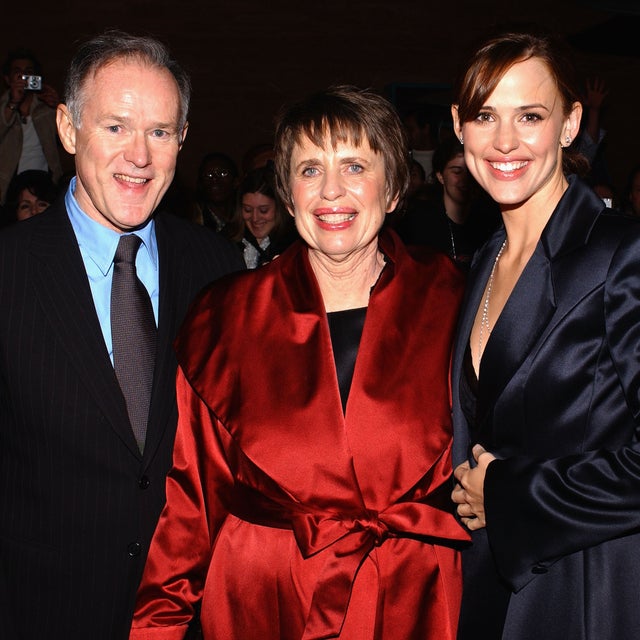 Jennifer Garner poses with parents William and Patricia at the 2004 premiere of 'Elektra.'
