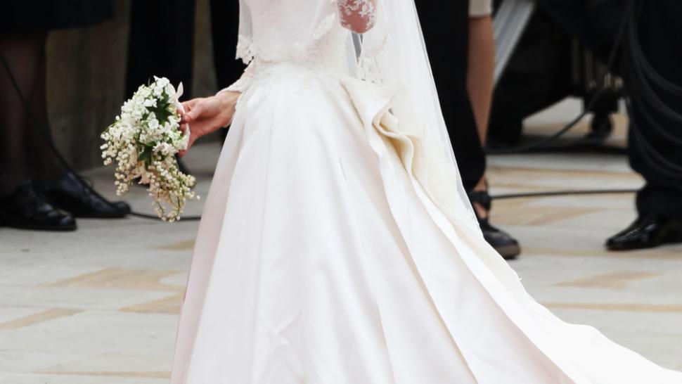 Kate Middleton's Wedding Dress Revealed | Entertainment ...