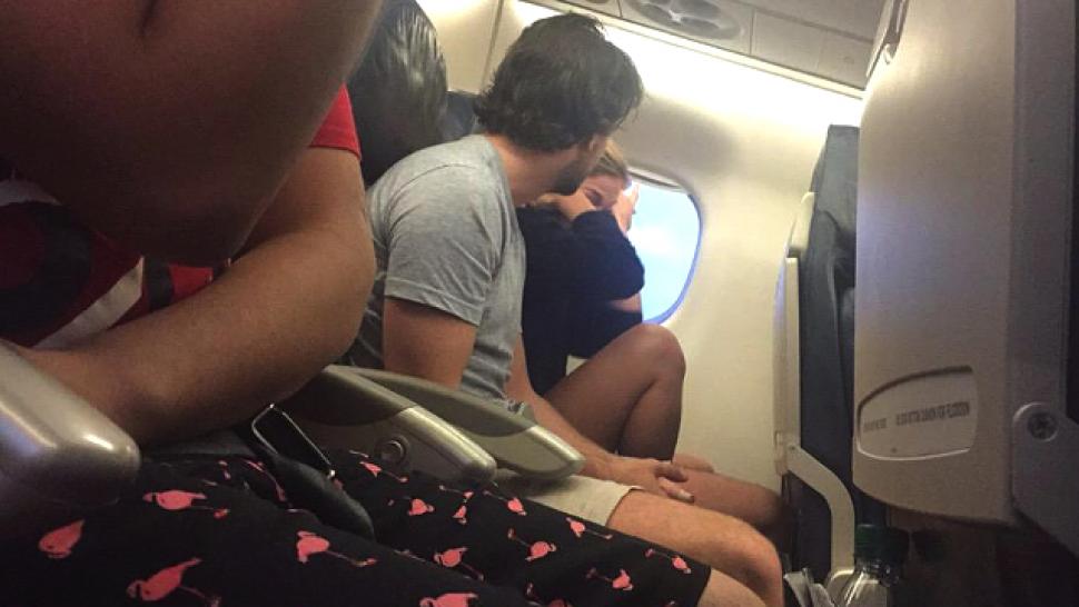 This Girl Live Tweeted a Couple Breaking Up on an Airplane 