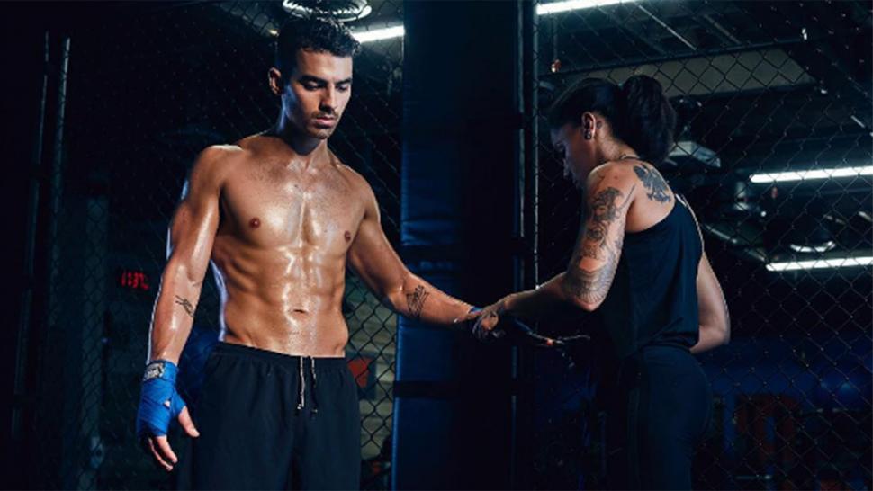 Joe Jonas Flashes His Insane Abs in Sexy Shirtless Pic | Entertainment