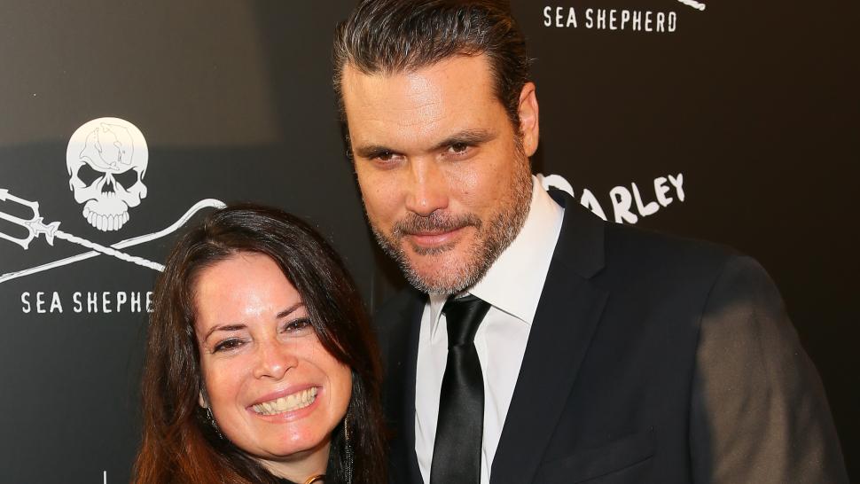 To who married is holly marie combs 'Charmed' alum