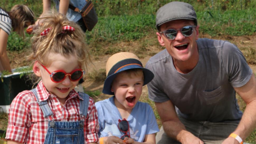 Neil Patrick Harris has fun with his twins