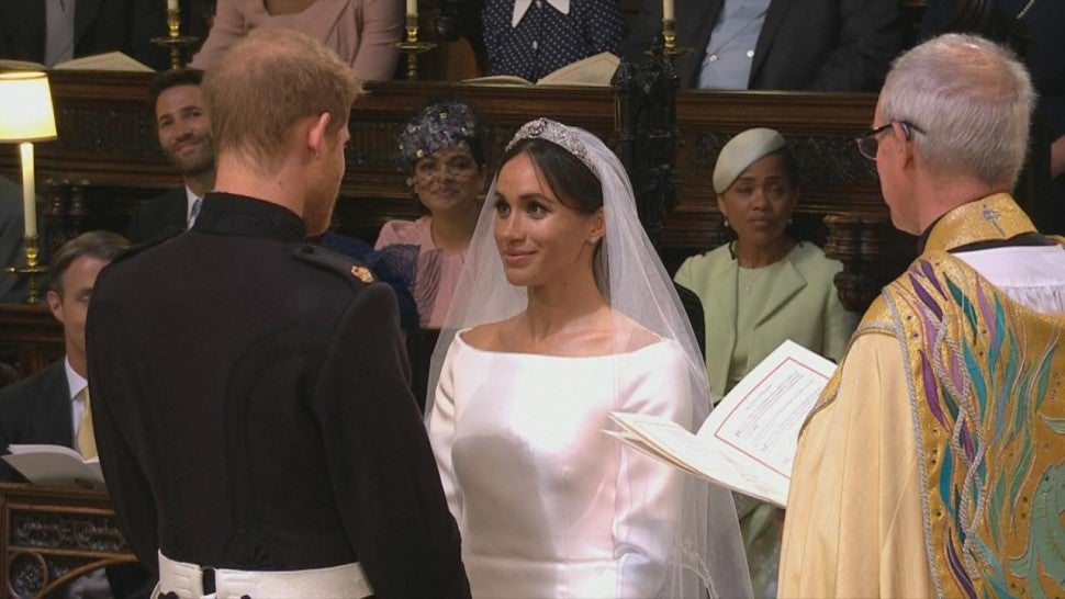 Why Meghan Markle Chose An Understated Wedding Dress Entertainment Tonight
