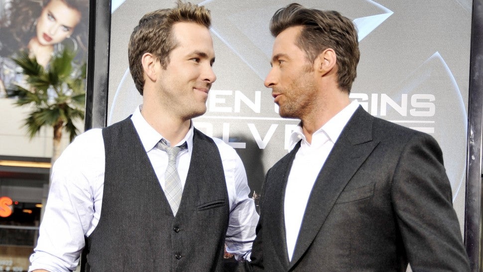 Actors Ryan Reynolds (L) and Hugh Jackman arrive at the screening 20th Century Fox's 'X-Men Origins: Wolverine' at the Chinese Theater on April 28, 2009 in Los Angeles, California.