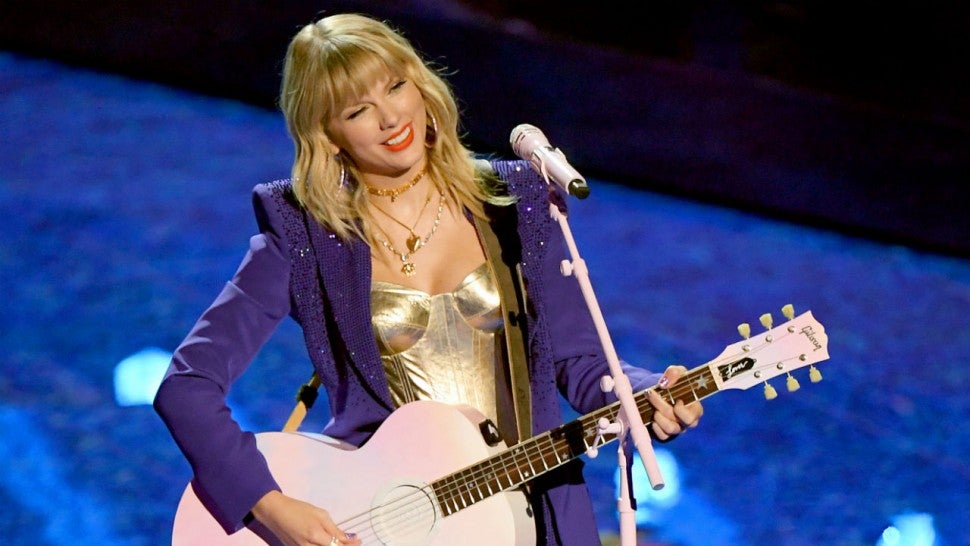 Taylor Swift Will Be Able To Perform Her Old Songs At