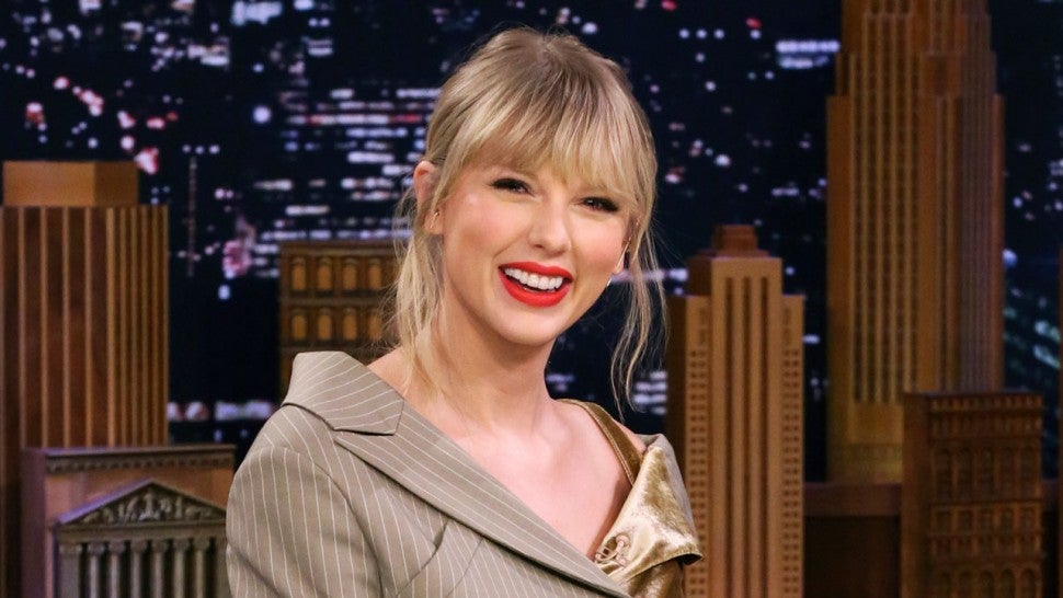 Watch Taylor Swift Hilariously Freak Out Over A Banana After