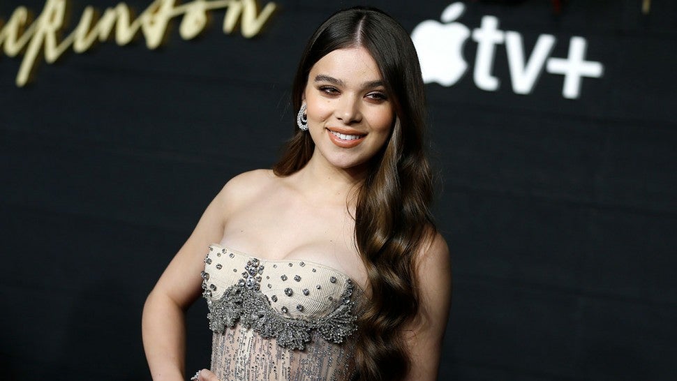 hailee steinfeld at nyc premiere of dickinson