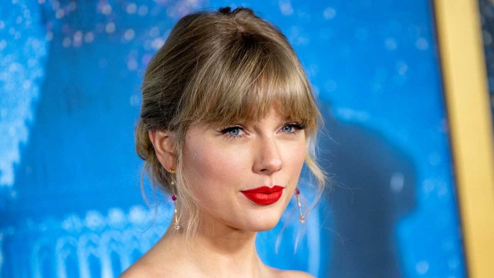 Taylor Swift at cats premiere in december 2019