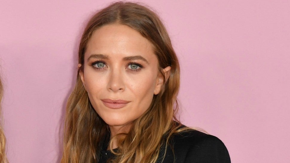 dråbe Mejeriprodukter bevægelse How Mary-Kate Olsen Spent Her 34th Birthday Amid Split From Olivier Sarkozy  | Entertainment Tonight