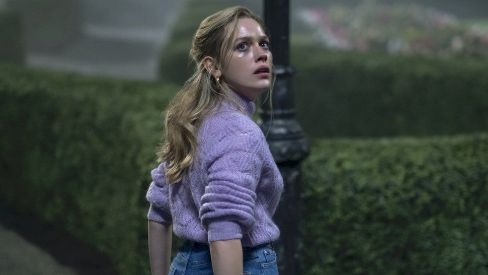 The Haunting Of Bly Manor Official Trailer And Netflix Release Date Entertainment Tonight