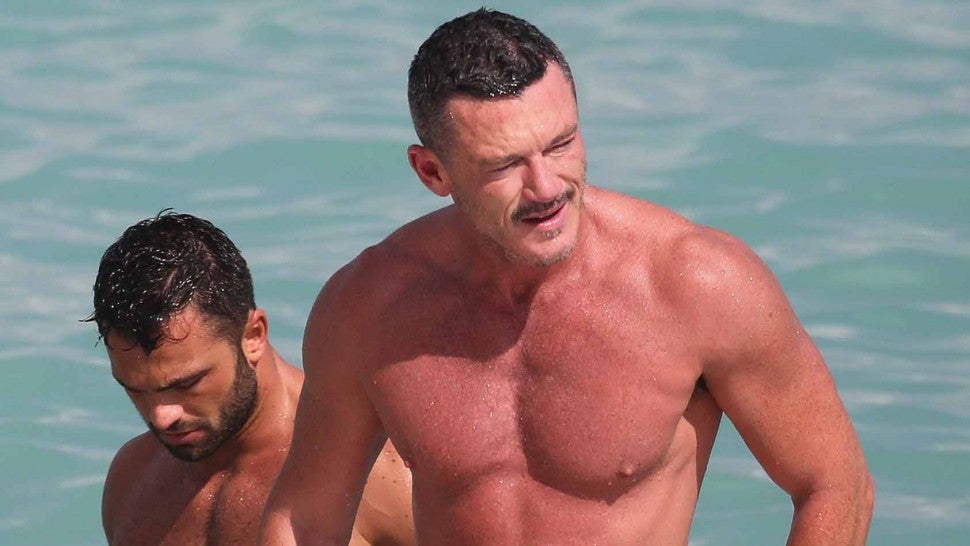 Hollywood's Sexiest Shirtless Men | Entertainment Tonight