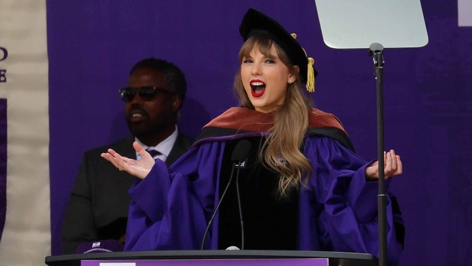 Watch Taylor Swift's Entire Commencement Speech to 2022 NYU Graduates.jpg