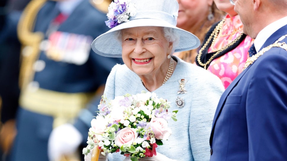 Queen Elizabeth Steps Out in Scotland After Platinum Jubilee.jpg