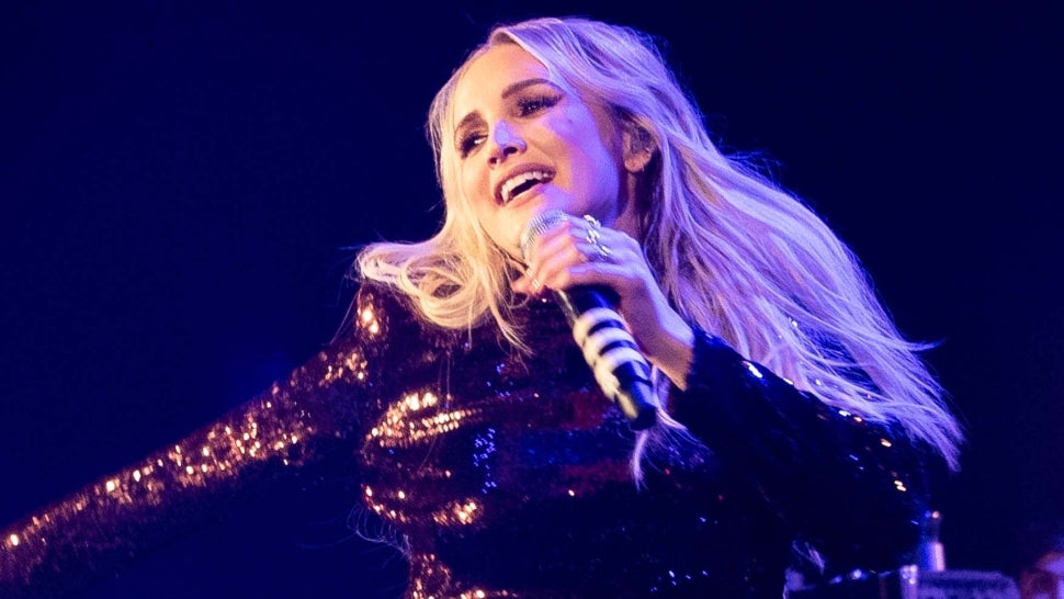 Ashlee Simpson Joins Demi Lovato Onstage For a Surprise Performance of Her Hit 'Lala'.jpg