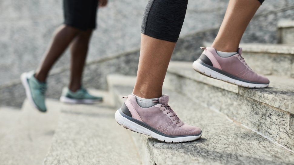 Bijdrage Infecteren hulp in de huishouding The 11 Best Walking Shoes for Women to Wear in Spring 2023 — Shop Hoka,  Allbirds, Ryka and More | Entertainment Tonight