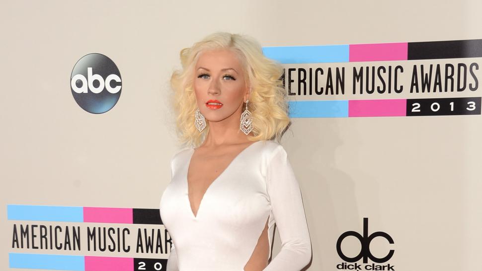 Christina Aguilera To Honor Whitney Houston With The Bodyguard Medley