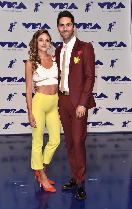 Nev Schulman and fiance at 2017 VMAs