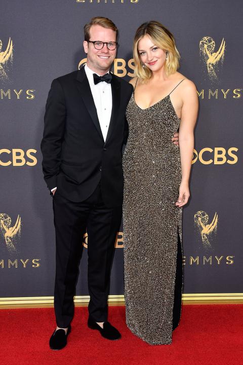 Bill Kennedy and Abby Elliott at 2017 Emmys