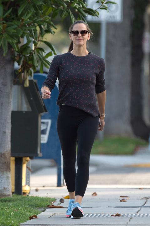 Jennifer Garner walking in LA