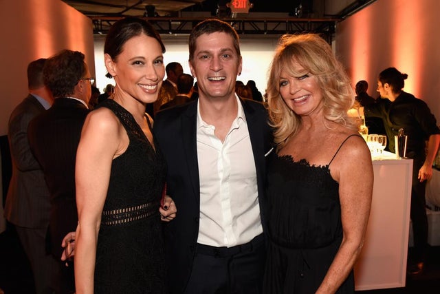 Rob Thomas and Marisol Thomas pose with Goldie Hawn at the Samsung annual charity gala 2017 
