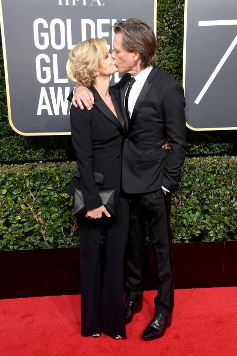 Kyra Sedgwick and Kevin Bacon at 2018 Golden Globes - kiss