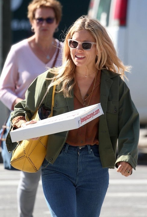 Sienna Miller carries pizza