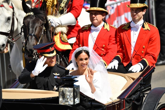 Harry and Meghan in carriage